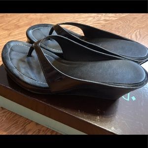 Donald J Pliner Shoe